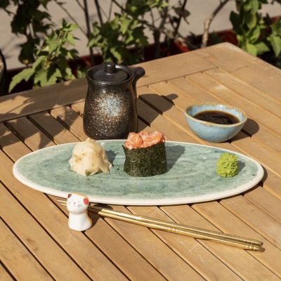 Spicy gunkan with salmon