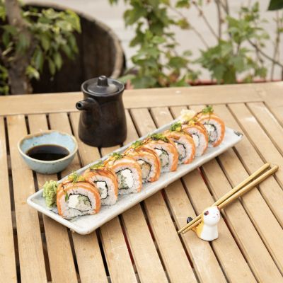 Рол Абурі з лососем