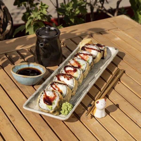 Fried tempura roll with salmon