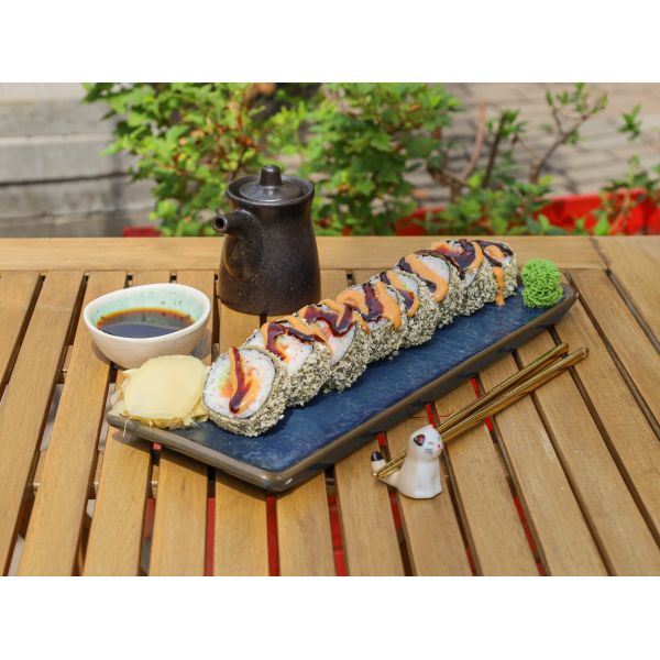 Смажений рол з лососем та креветкою